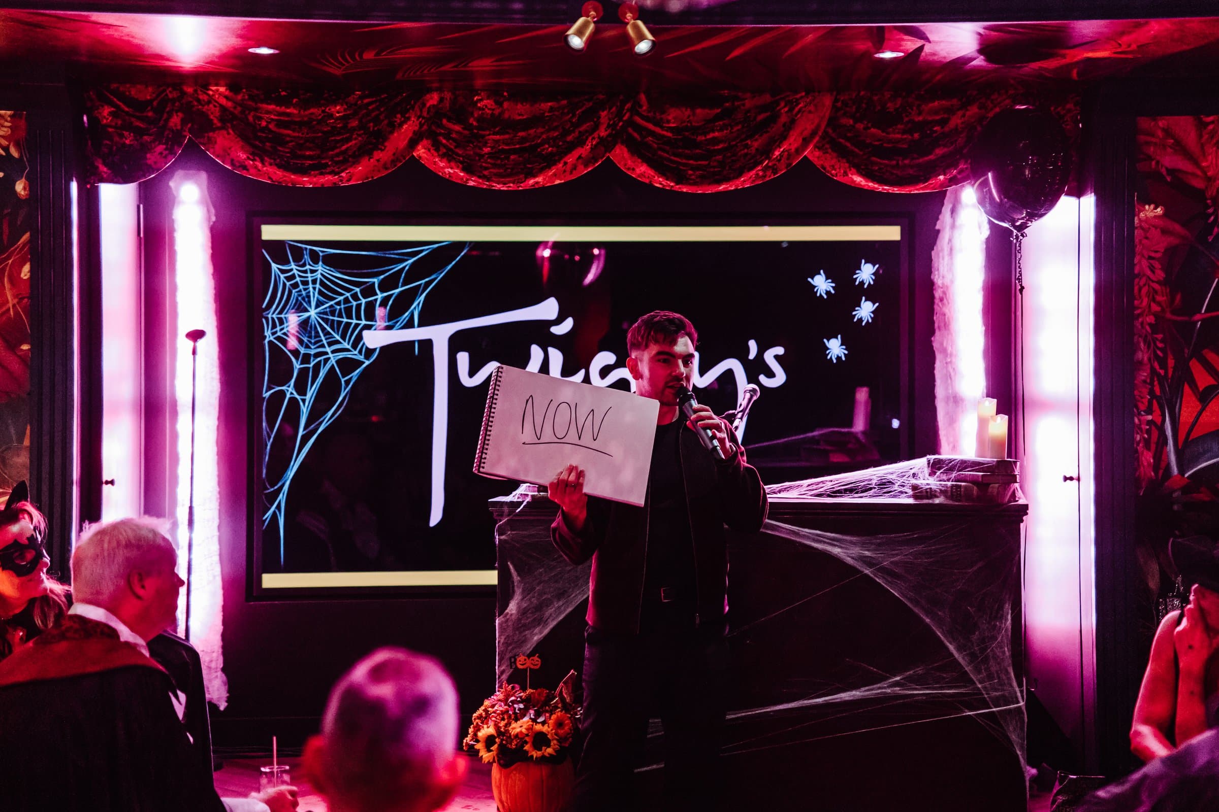 Edwin performing close-up mentalism for guests