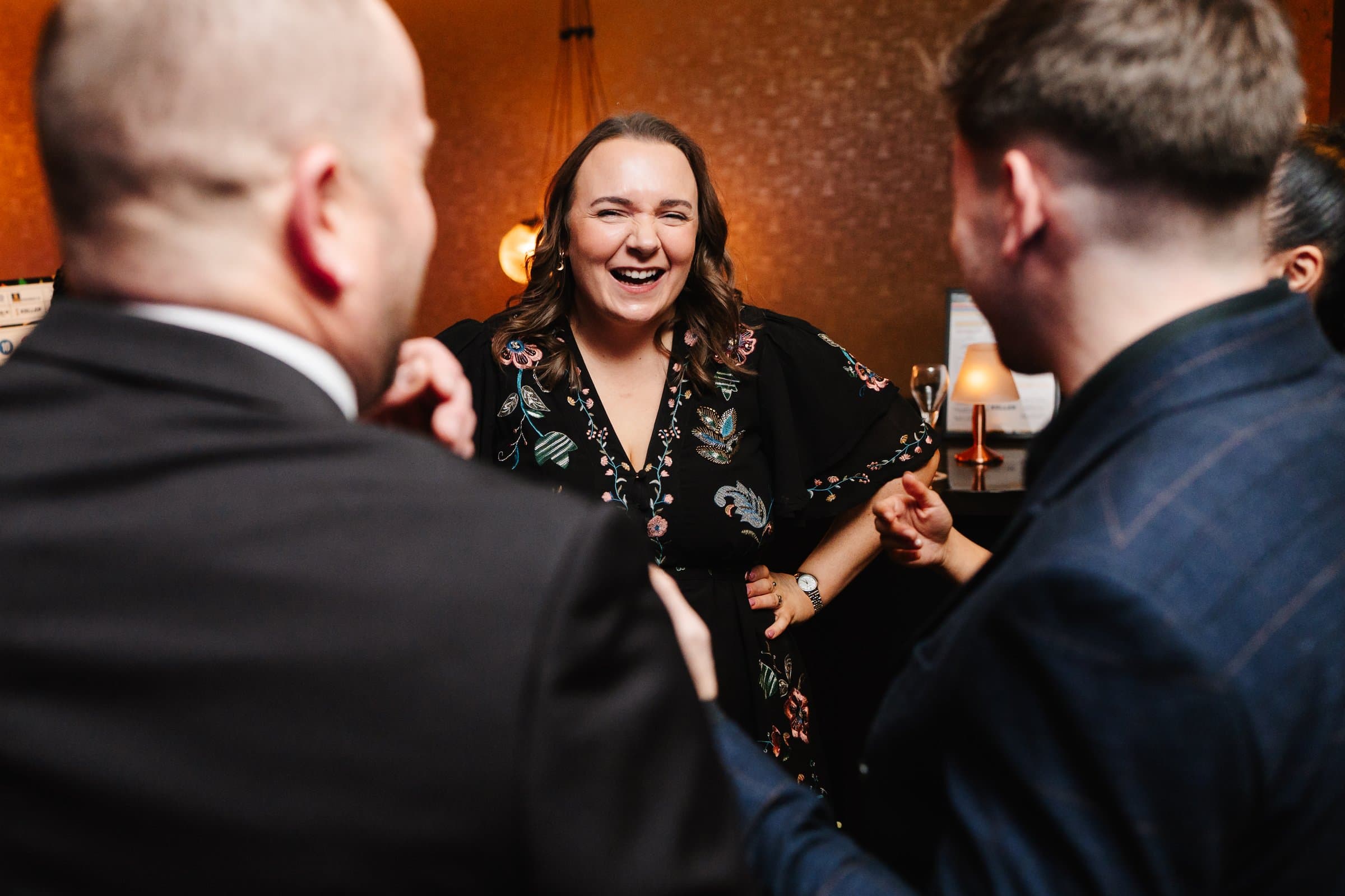 Edwin performing close-up mentalism for guests