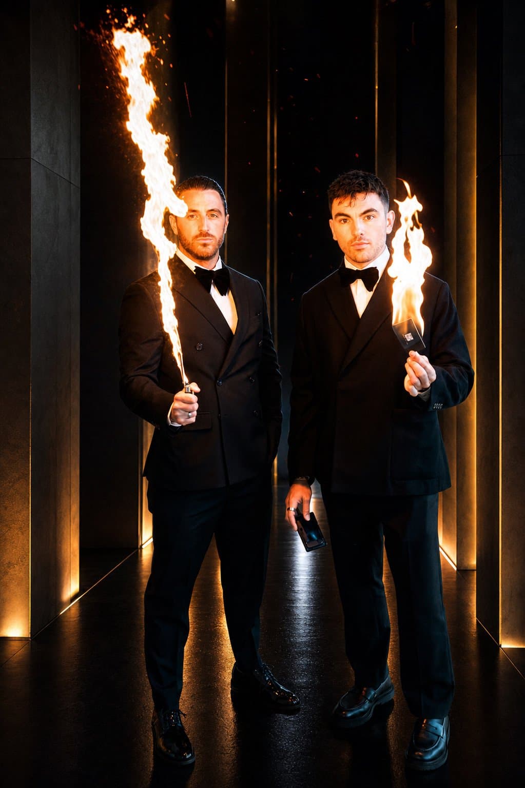 Edwin performing close-up mentalism for guests