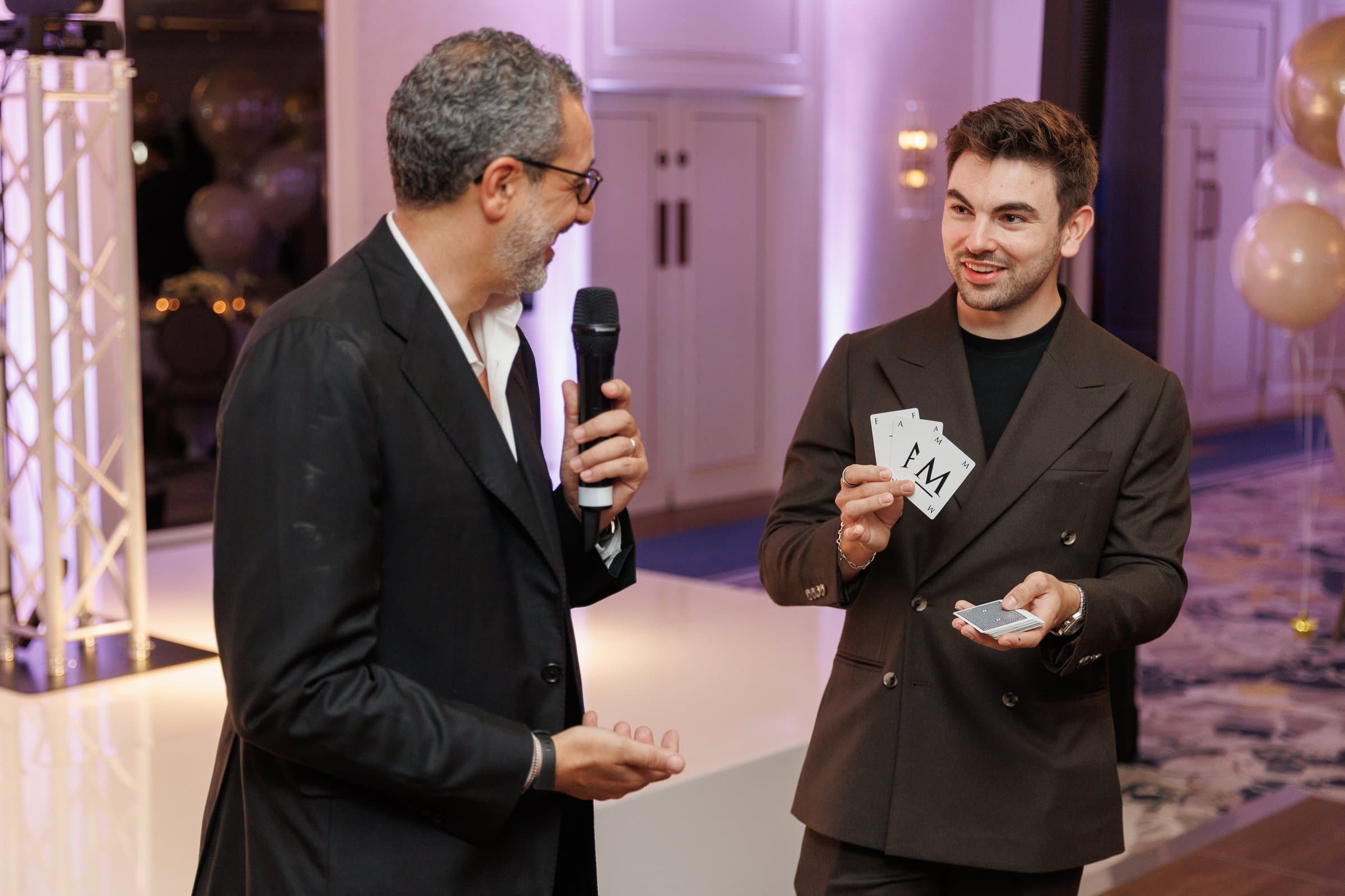 Edwin performing close-up mentalism for guests